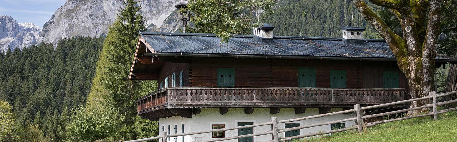 Dach für Ferienhaus in Lungötz von der Dackdeckerei Perwein aus Salzburg