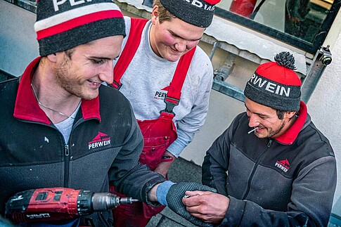 Lehrlinge bei Dachdeckerei und Spenglerei Perwein im Pongau